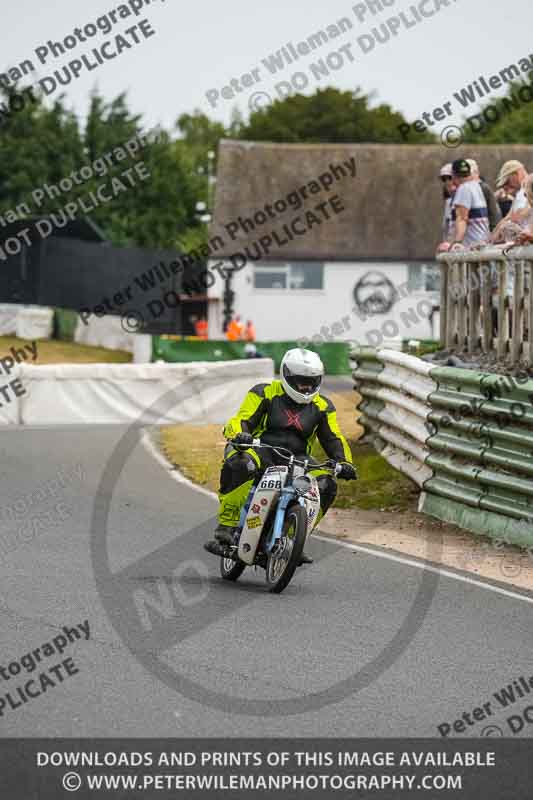 Vintage motorcycle club;eventdigitalimages;mallory park;mallory park trackday photographs;no limits trackdays;peter wileman photography;trackday digital images;trackday photos;vmcc festival 1000 bikes photographs